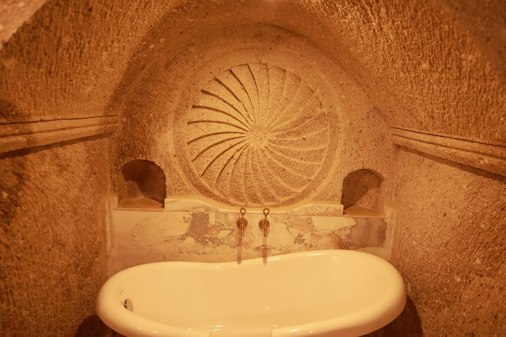 Standard Suite - Photo 12