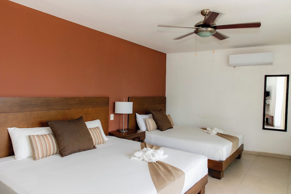 Master Suite Sea View, 2 Queen Beds.