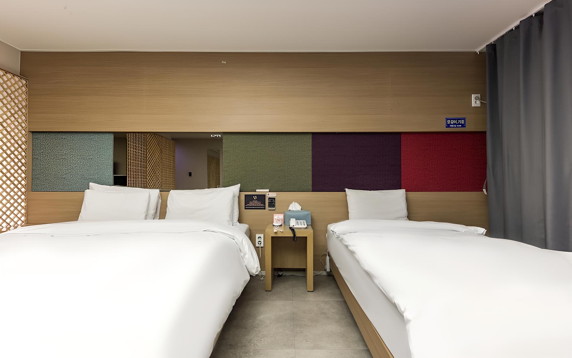 Room (Two beds (double + single bad breakfa) - Photo 5