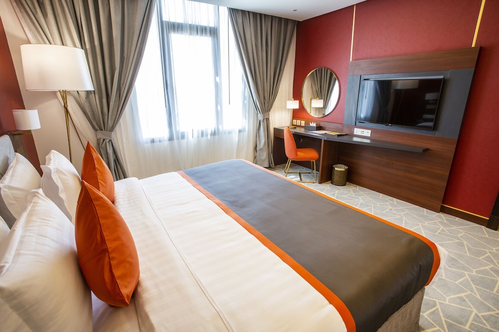 Executive Suite - Photo 1