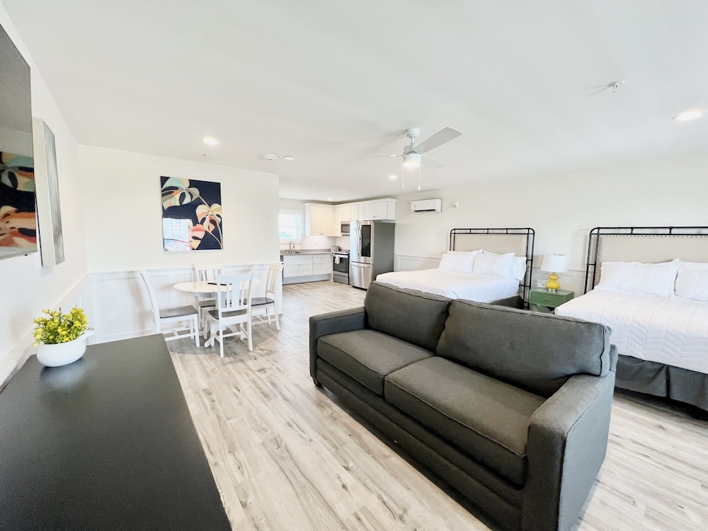 Saltwater Suites 103 Queen ADA & Pet Friendly Suite, 1st Fl. Sundown