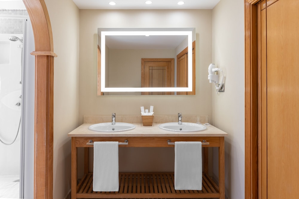 Junior Suite, Sea View (Single Use) - Photo 2