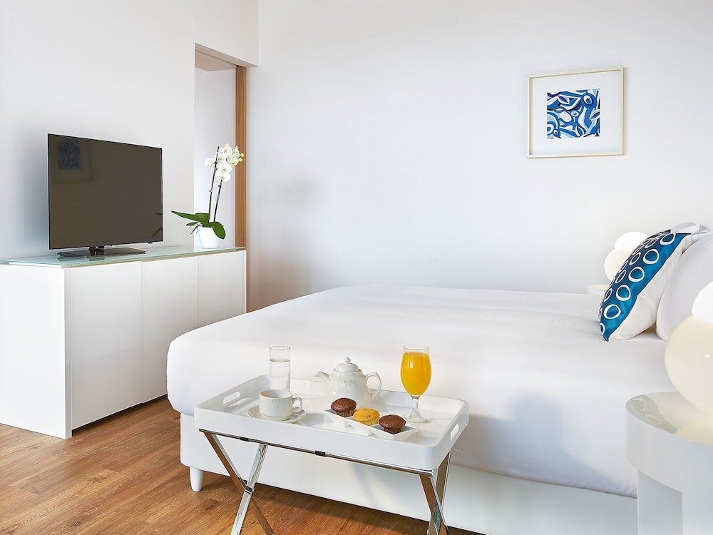 Deluxe Guestroom Side Sea View