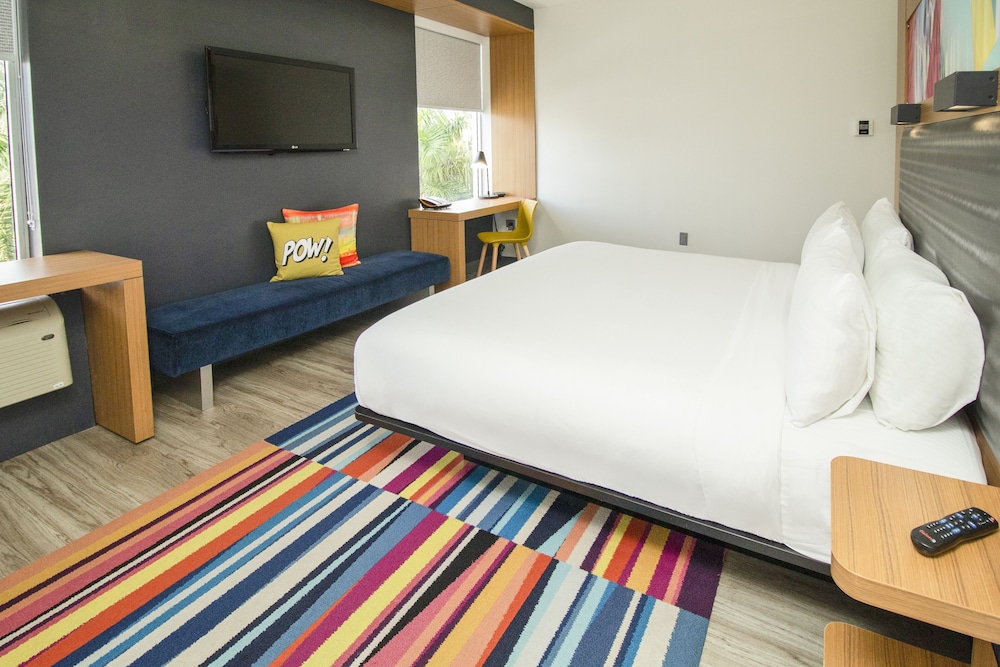 Suite, 1 Bedroom, Corner photo 2