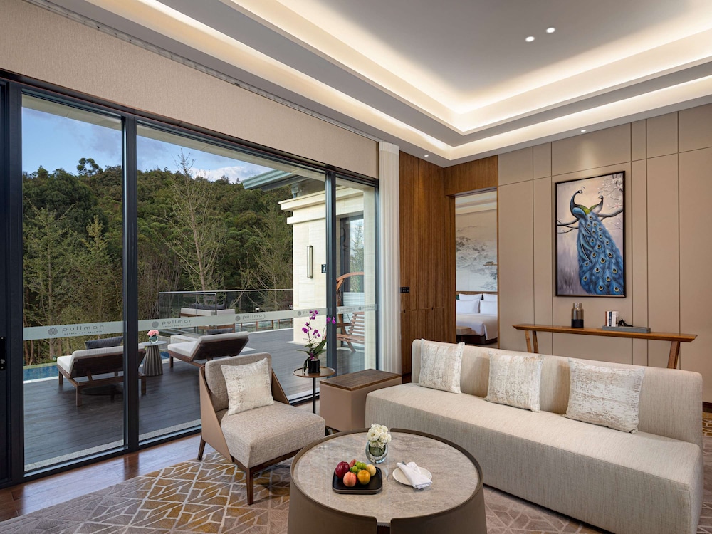 VILLA EXCLUSIVE SUITE,  1 King Size Bed, Private Swimming Pool, Private Balcony, Mountain View - Photo 2