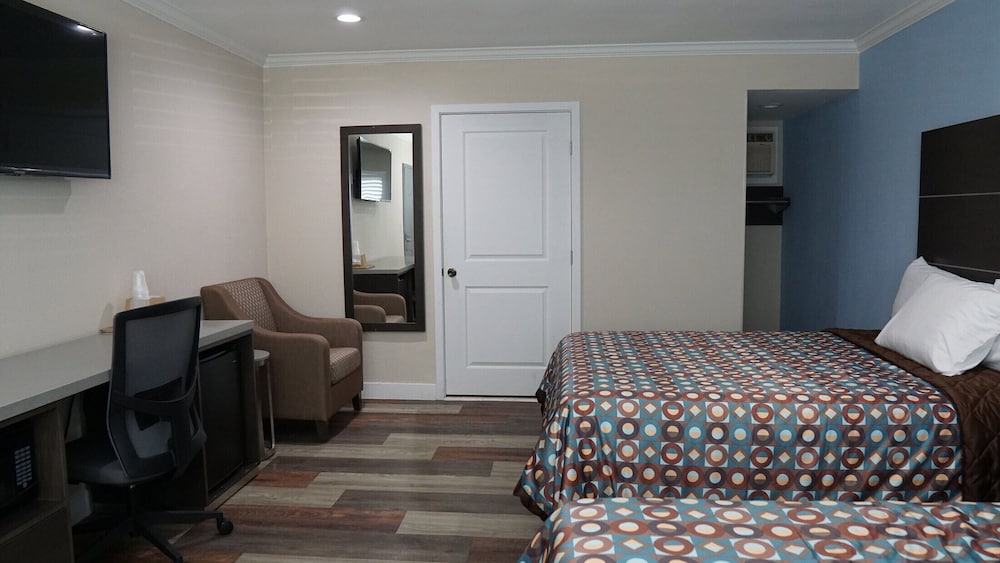 Standard Room, 2 Queen Beds, Non Smoking - Photo 4