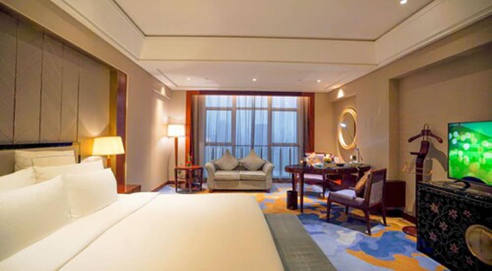 Business Room, 1 King Bed, Non Smoking - Photo 2
