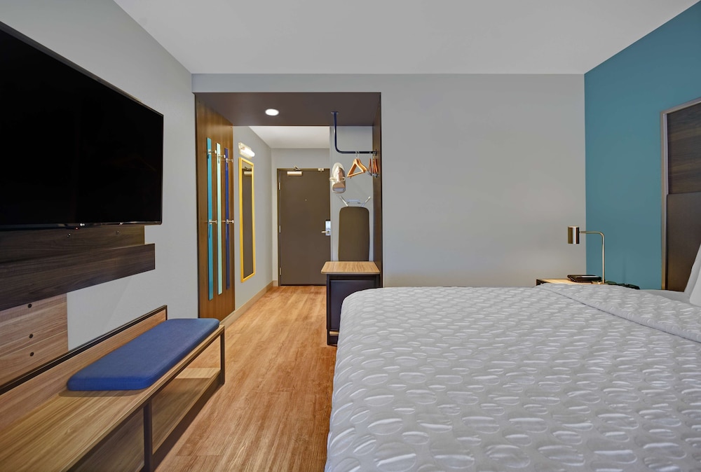 Room, 1 King Bed - Photo 2