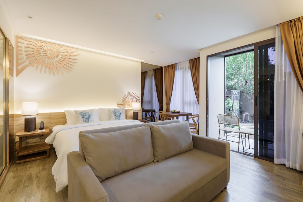 Deluxe Room, 2 Twin Beds, Pool Access - Photo 6