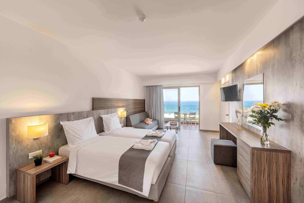 Superior Room Sea View - Photo 3