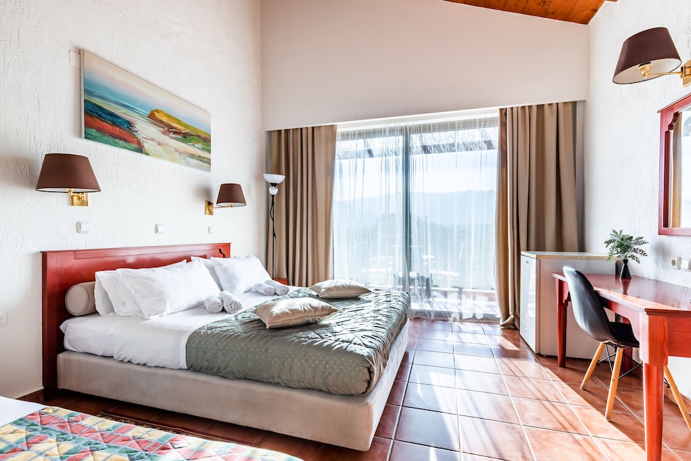 Superior Quadruple Room, Pool View