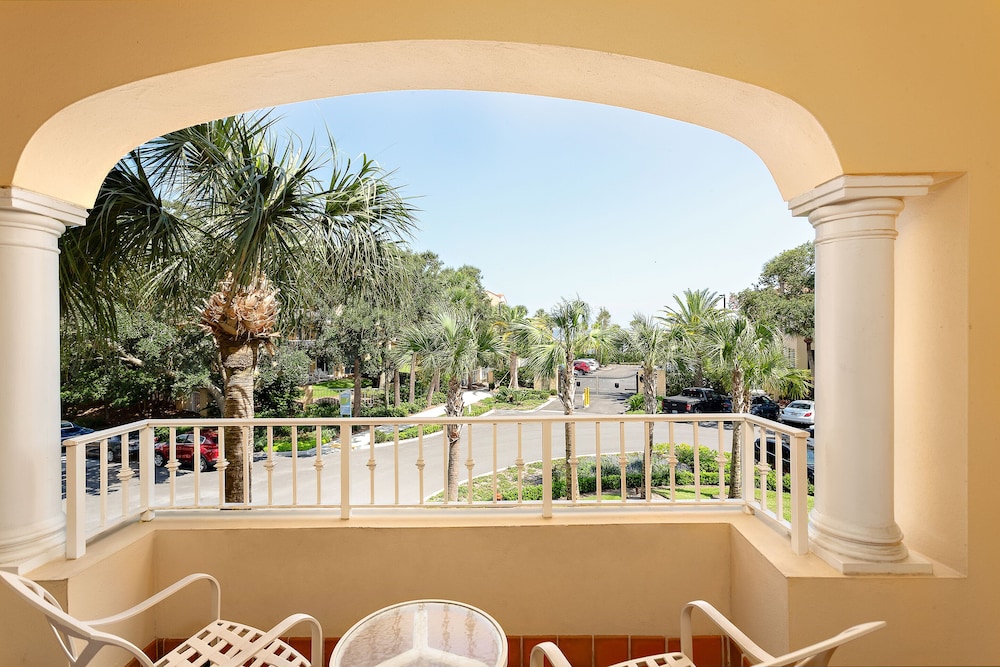 Deluxe Room (King, Oleander, Balcony) - Photo 4