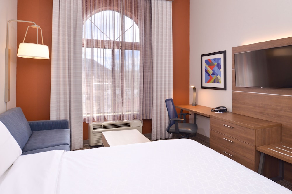 Suite, 2 Bedrooms - Photo 3