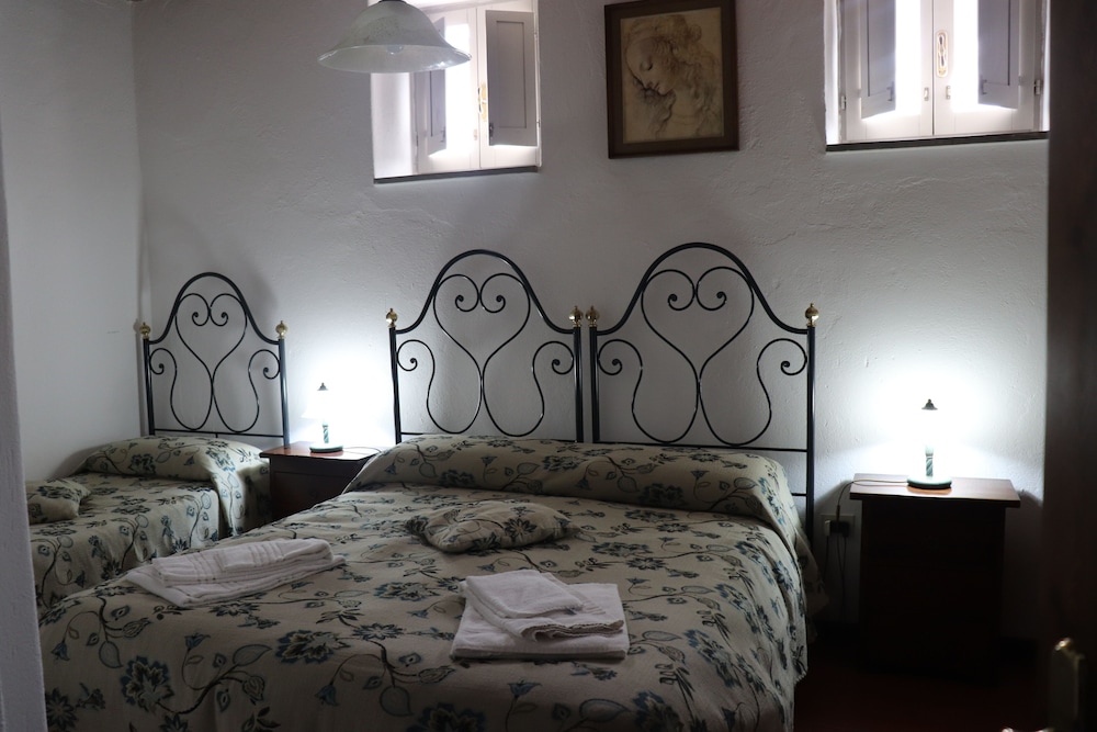 Classic Apartment, 2 Bedrooms, Fireplace, Garden View photo 3