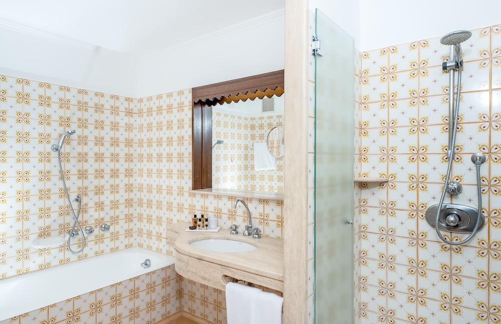 Superior Double Room, Balcony, Sea View - Photo 11