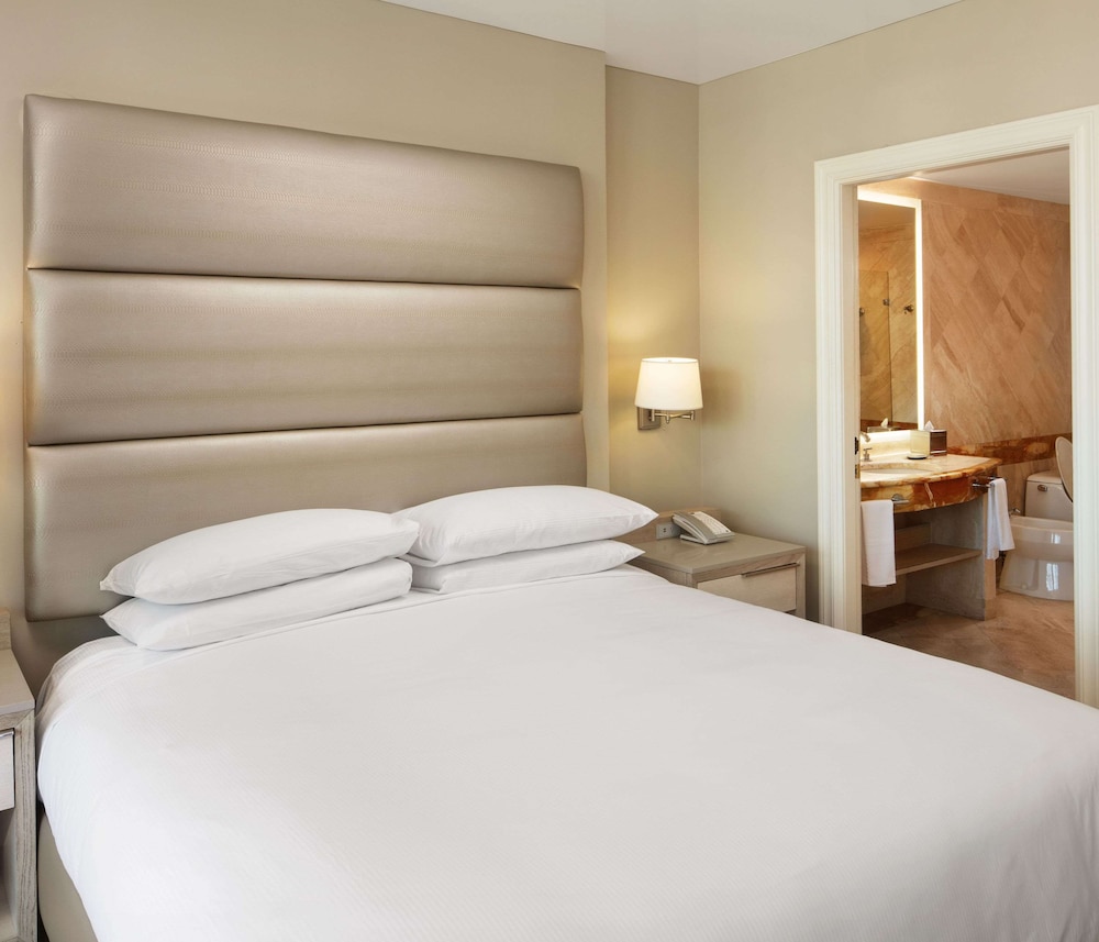 Standard Studio, 1 King Bed, City View