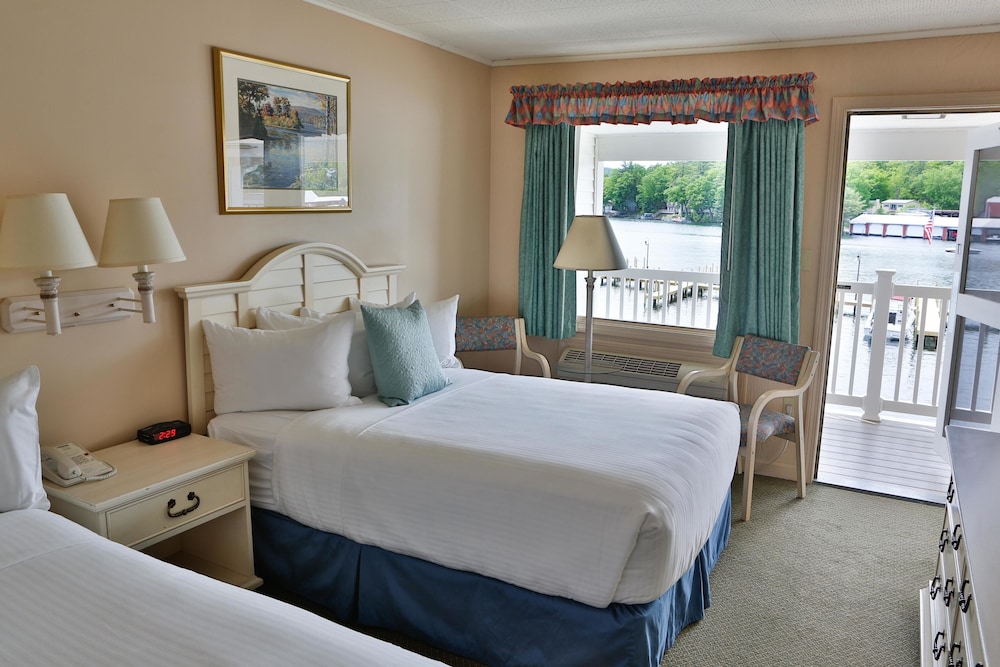 Aqua Vista Beachfront Room - Photo 1