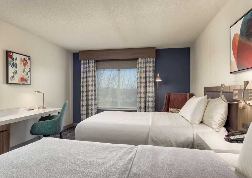 Room, 2 Queen Beds, Accessible (Roll-in Shower) - Photo 2