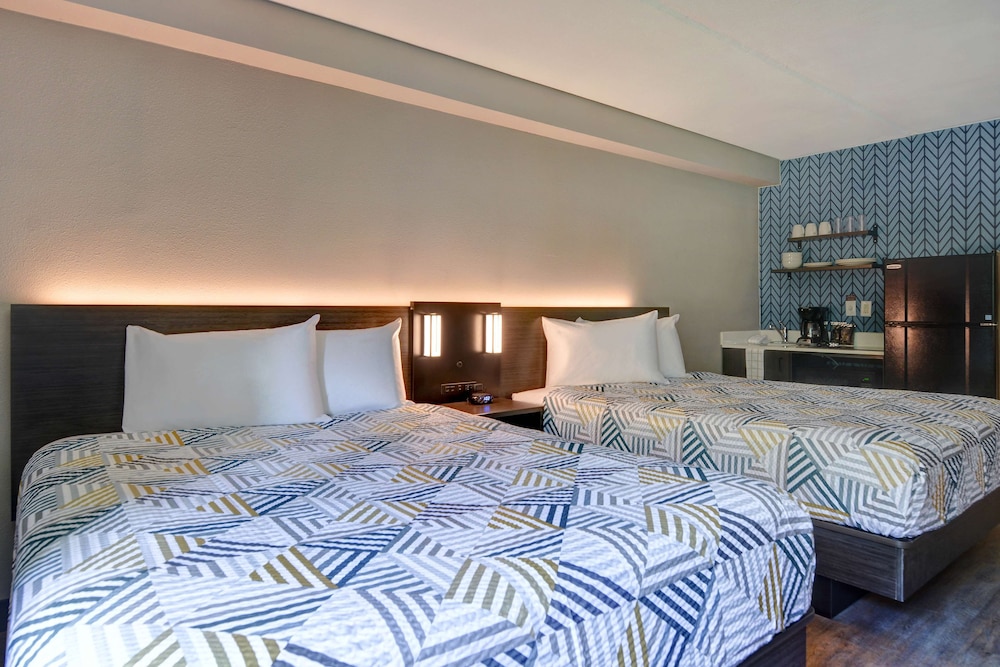 Deluxe Room, 2 Queen Beds, Non Smoking, Kitchen photo 1
