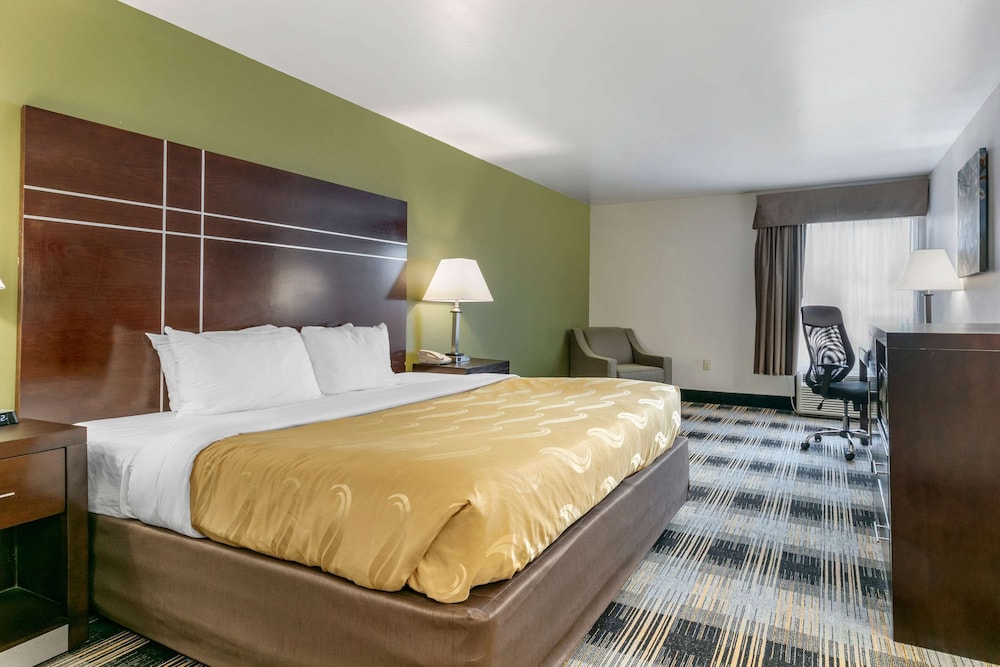 Standard Room, 1 King Bed, Non Smoking - Photo 1