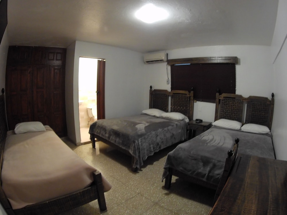 Standard Quadruple Room - Photo 1