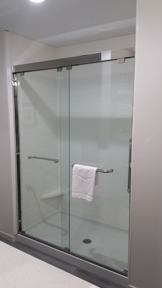 Room, 1 King Bed, Non Smoking, Refrigerator, photo 6