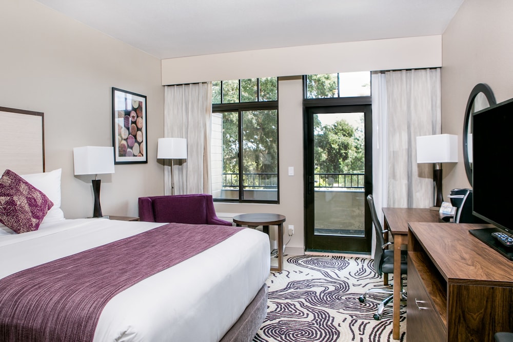 Room, 1 King Bed, Non Smoking, Balcony - Photo 1