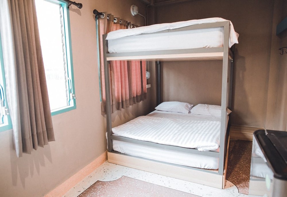 Quadruple Room with Private Bathroom photo 2