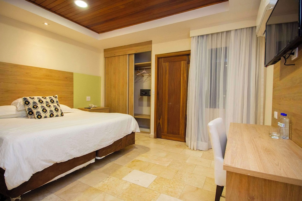 1 Queen Bed - Photo 3