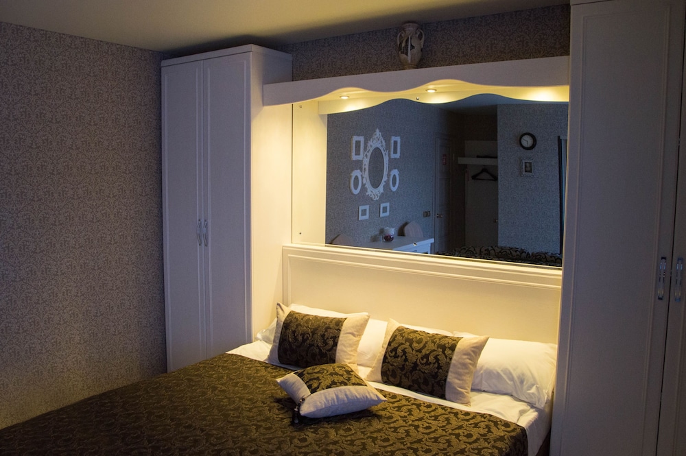 Luxury Suite, 1 King Bed photo 1