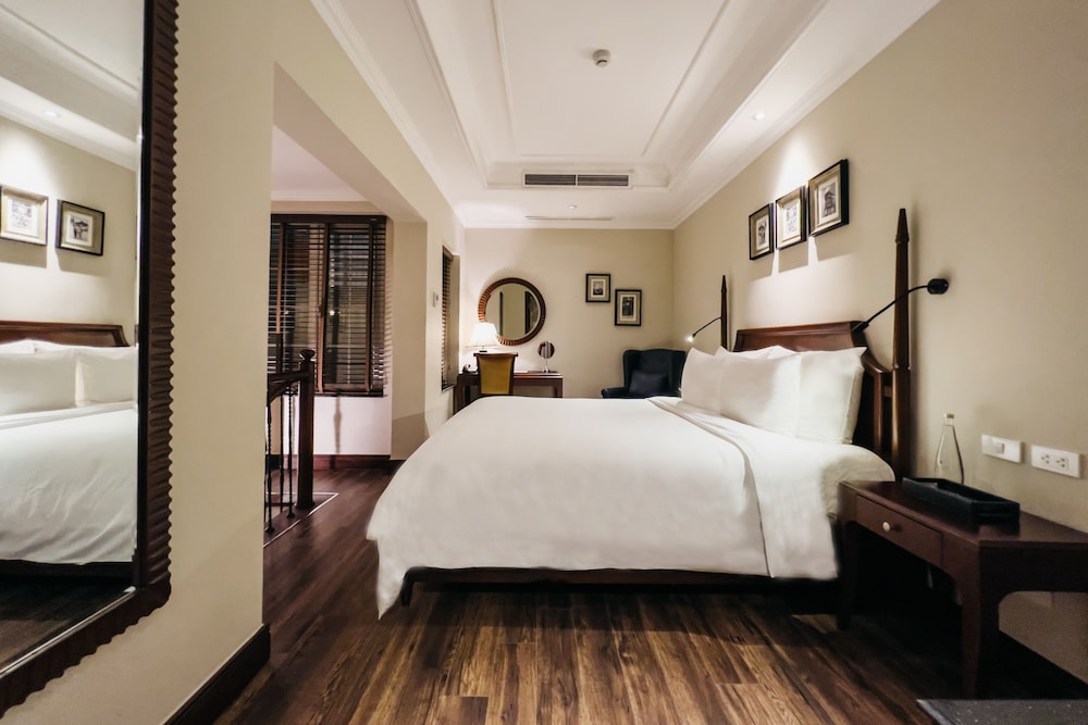 Duplex Suite, 1 king bed thumbnail 5