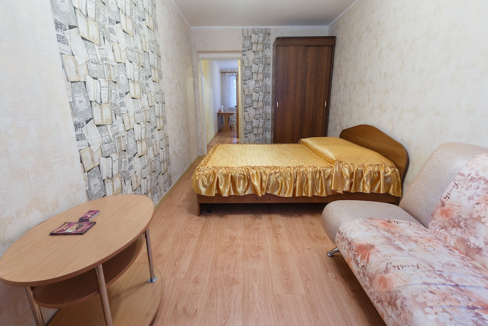 Standard Apartment (Surikova 6)