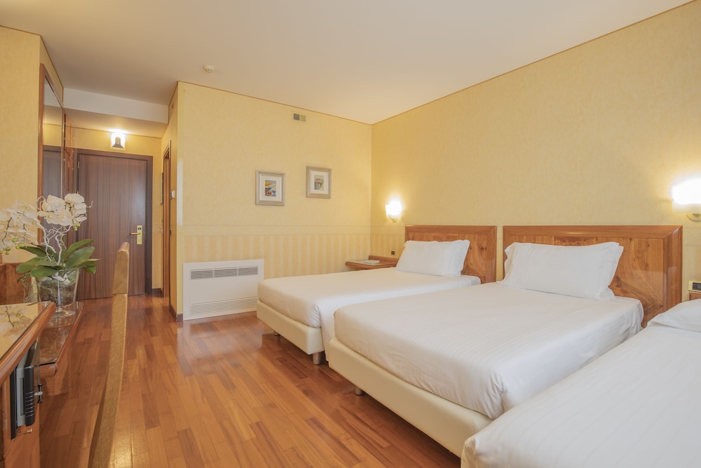 Standard Triple Room - Photo 3