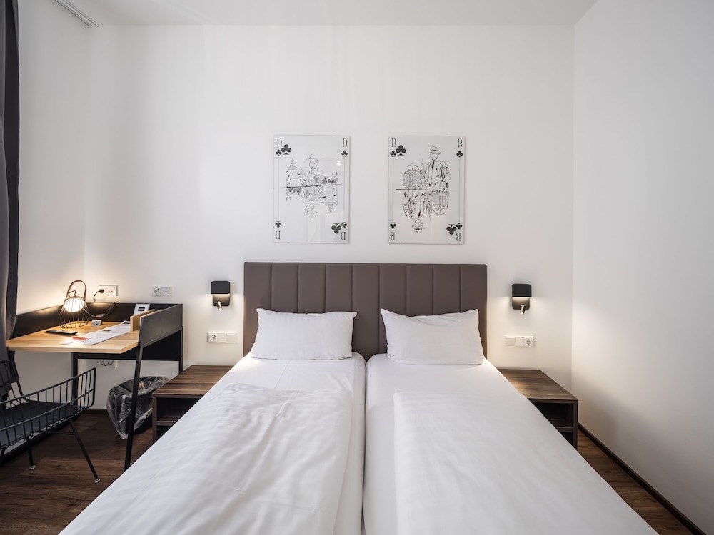 Double Room - Photo 12