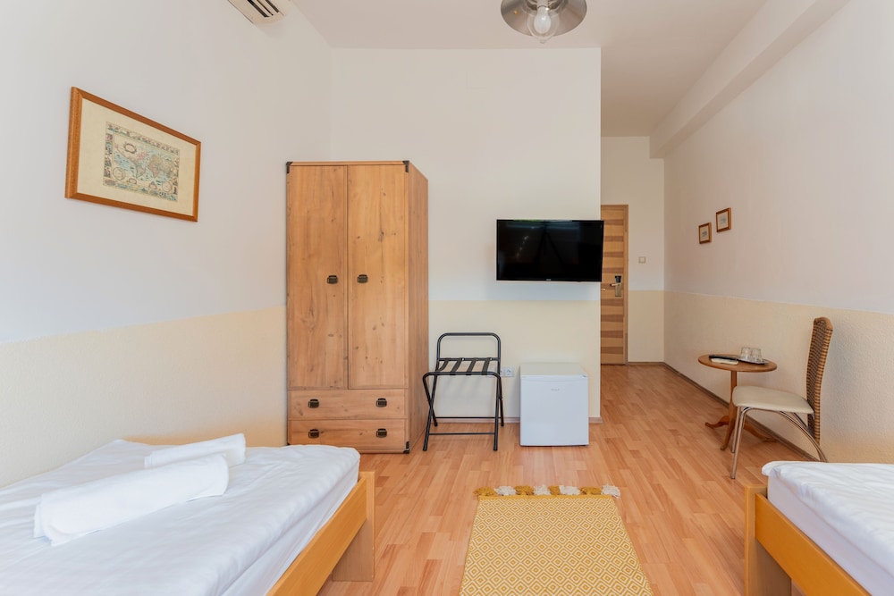 Standard Twin Room, Courtyard View photo 3