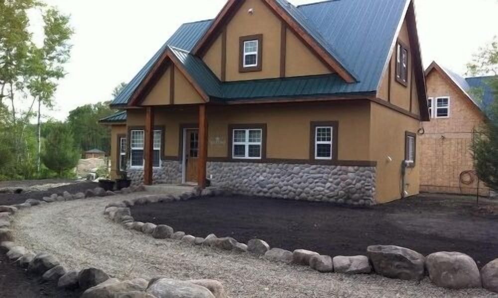 Luxury Cabin, 2 Bedrooms, Accessible, Pool View (Hummingbird Inn) photo 2
