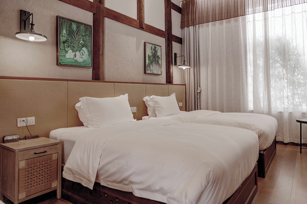 Traditional Twin Room, Balcony, Mezzanine