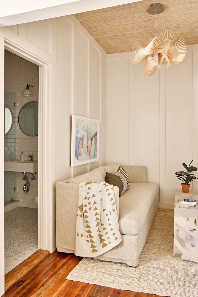 Gables Queen Deluxe - Photo 2