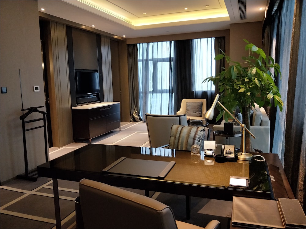 Deluxe Suite photo 3