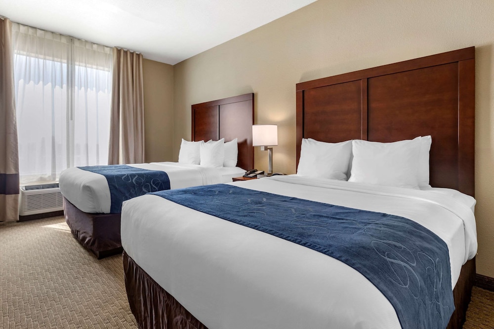 Suite, Multiple Beds, Non Smoking - Photo 2