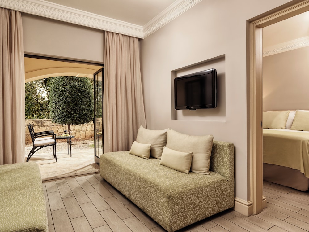 One Bedroom Suite Pool or Garden View - Photo 5