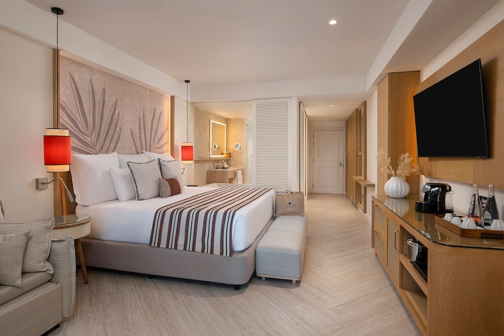 Preferred Club JR Suite Partial Ocean View - King - Photo 1