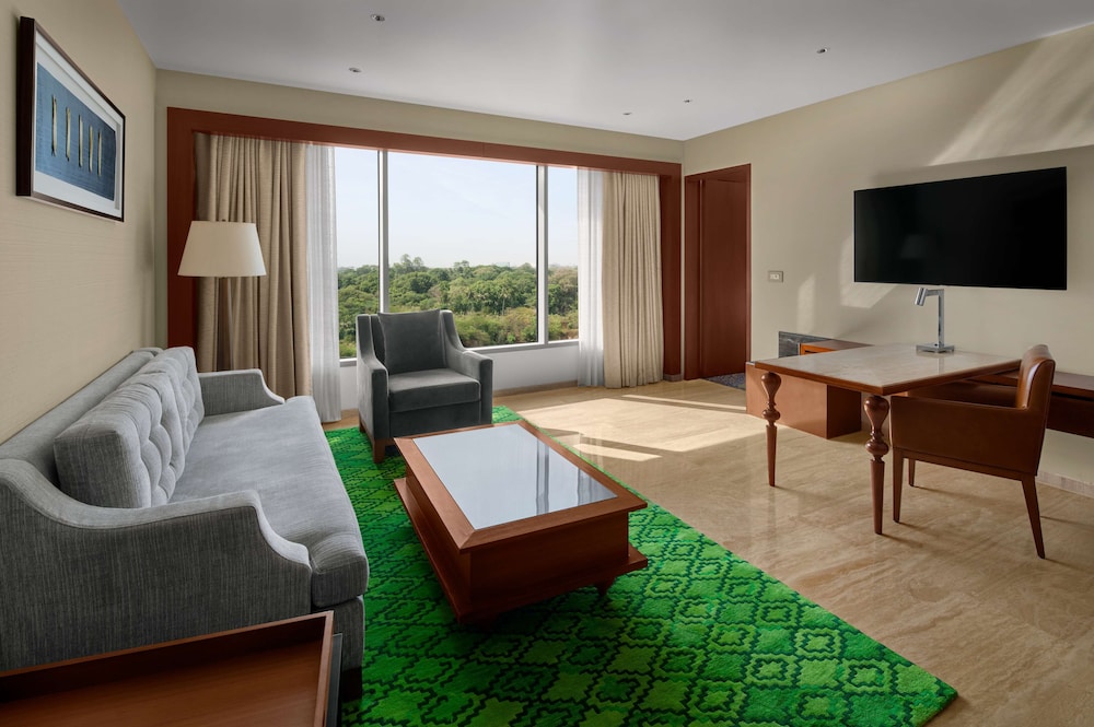 Deluxe Twin Room - Cocktail Hours 5:30 pm to 7:30pm, 20% off on F&B, Free One Way Airport Transfer.