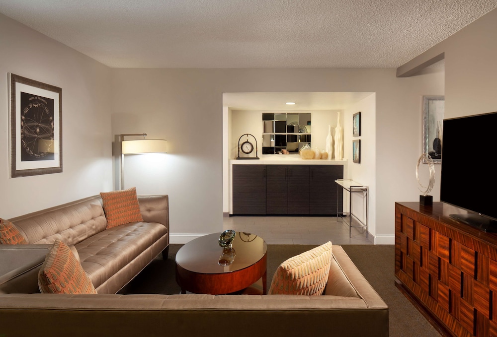 Suite, 1 Bedroom, Balcony, Pool View photo 3