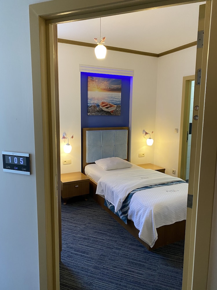 Single Room photo 2
