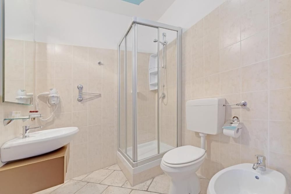 Superior Quadruple Room photo 3
