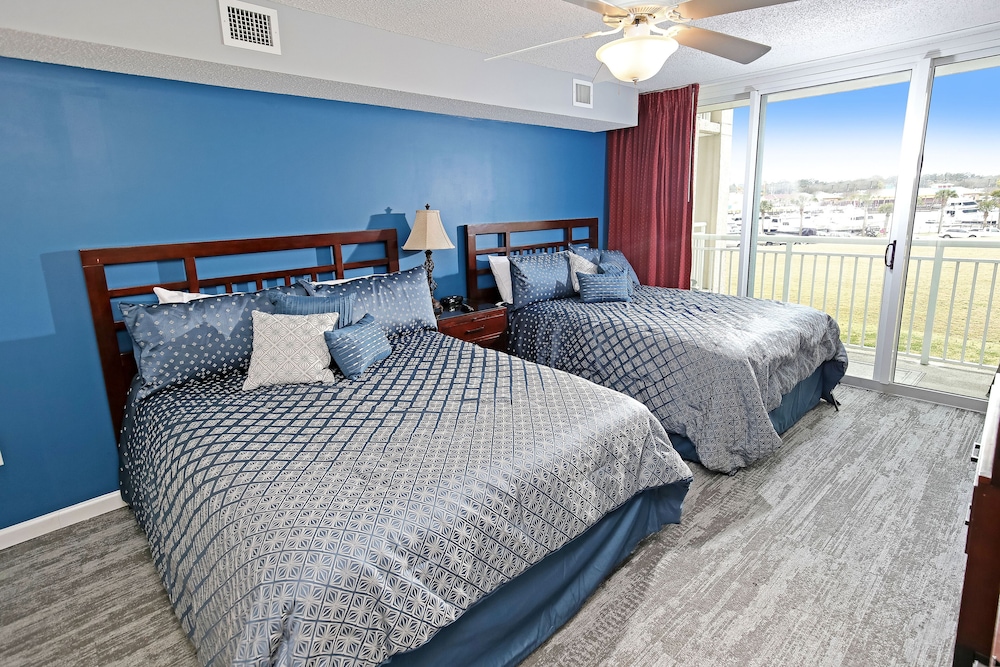 Yacht Club 3 Bedroom King photo 2