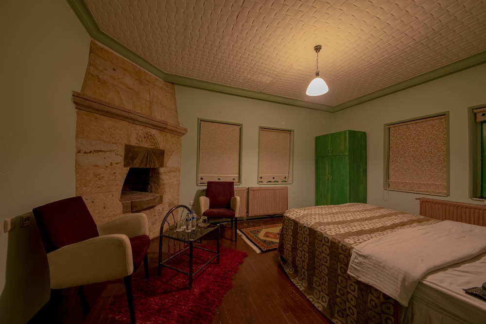 Deluxe Room - Photo 12