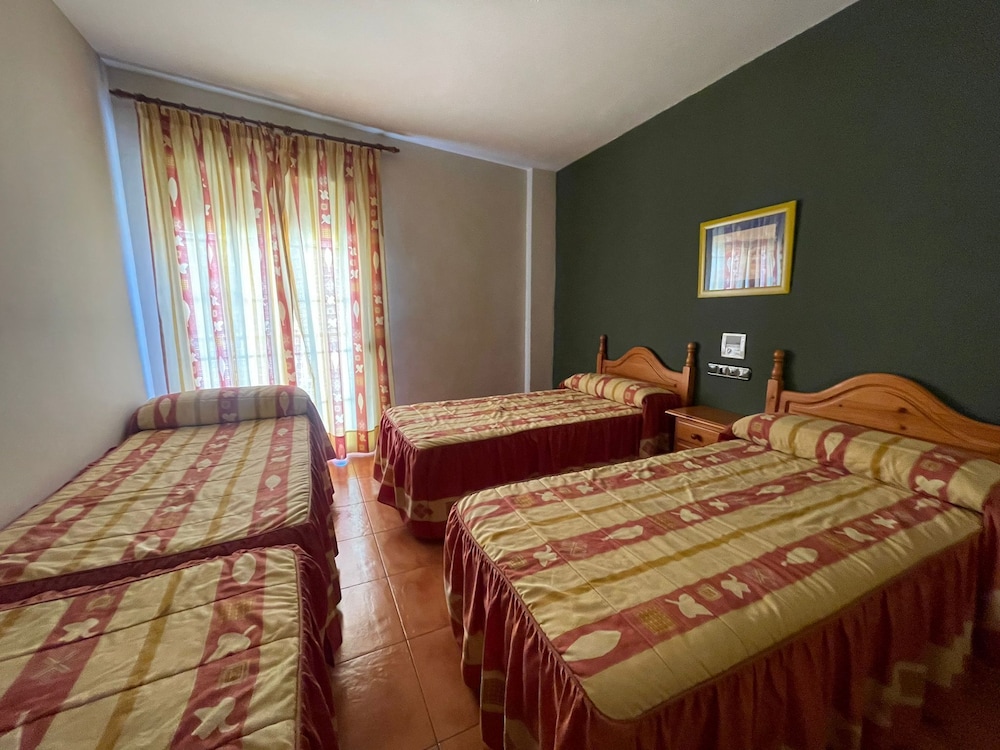 Quadruple Room - Photo 1