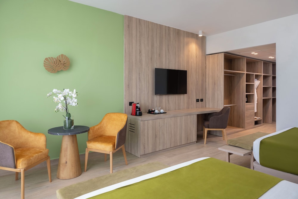 Junior Double Room, Garden View